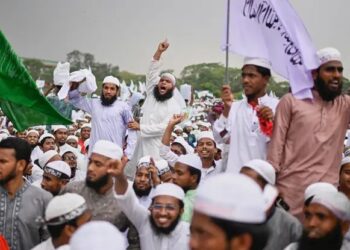 বিদ্যালয়ত সংগীত-নৃত্যৰ শিক্ষক নিযুক্তিৰ বিৰুদ্ধে বিদ্ৰোহ! চৰকাৰৰ কি সিদ্ধান্তক আখ্যা দিয়া হয় ‘ইছলাম বিৰোধী’?