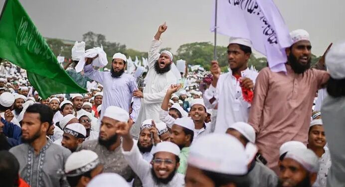 বিদ্যালয়ত সংগীত-নৃত্যৰ শিক্ষক নিযুক্তিৰ বিৰুদ্ধে বিদ্ৰোহ! চৰকাৰৰ কি সিদ্ধান্তক আখ্যা দিয়া হয় ‘ইছলাম বিৰোধী’?