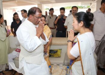 জুবিন গাৰ্গৰ বাসগৃহত ৰাজ্যপাল লক্ষ্মণ প্ৰসাদ আচাৰ্য