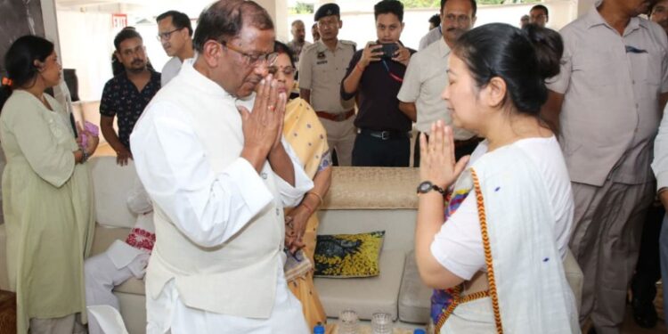 জুবিন গাৰ্গৰ বাসগৃহত ৰাজ্যপাল লক্ষ্মণ প্ৰসাদ আচাৰ্য