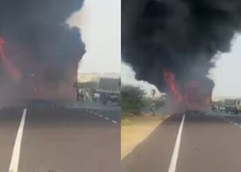 ৰাজপথত জ্বলি উঠিল যাত্ৰীবাহী বাছ; ২০ৰো অধিক লোকৰ মৃত্যু