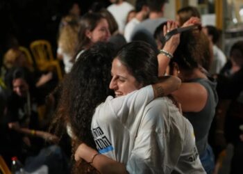 ইজৰাইল আৰু হামাছৰ মাজত যুদ্ধবিৰতিৰ চুক্তি; পণবন্দীসকলৰ মাজত আনন্দৰ লহৰ