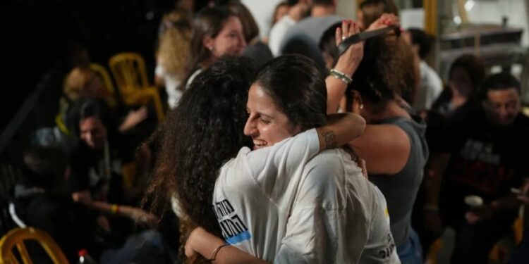 ইজৰাইল আৰু হামাছৰ মাজত যুদ্ধবিৰতিৰ চুক্তি; পণবন্দীসকলৰ মাজত আনন্দৰ লহৰ