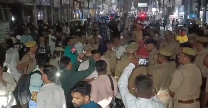 কানপুৰত ৰখাই থোৱা স্কুটীত ভয়ংকৰ বিস্ফোৰণ; মহিলাসহ ৮ গৰাকী লোক আহত