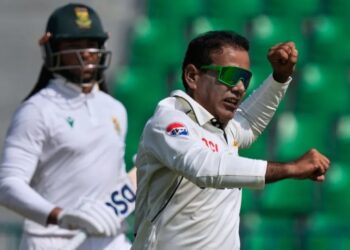 পাকিস্তানৰ ৩৯ বছৰীয়া এইগৰাকী বলাৰে ভংগ কৰিলে আৰ অশ্বিনৰ অভিলেখ