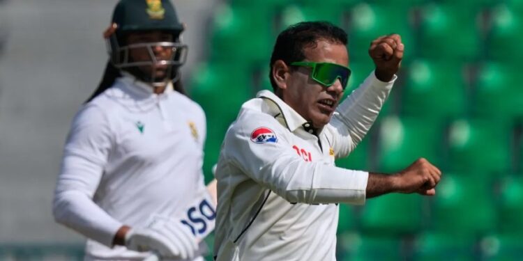 পাকিস্তানৰ ৩৯ বছৰীয়া এইগৰাকী বলাৰে ভংগ কৰিলে আৰ অশ্বিনৰ অভিলেখ