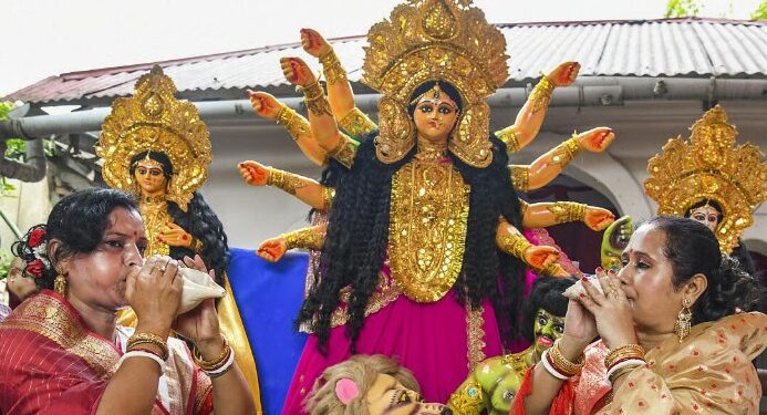 আতংকৰ মাজতে বাংলাদেশত দুৰ্গা পূজা উদযাপন, উদ্বেগ প্ৰকাশ শ্বেখ হাছিনাৰ পুত্ৰৰ