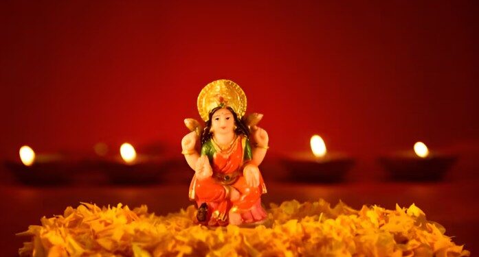 লক্ষ্মী পূজা ২০২৫ঃ পুৰোহিত নোহোৱাকৈ নিজগৃহতে কেনেকৈ কৰিব মা লক্ষ্মীৰ আৰাধনা?