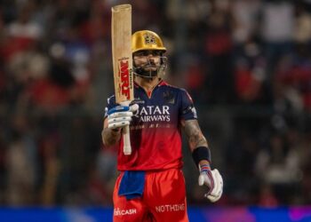 IPLৰ পৰা অৱসৰ ল’ব নেকি বিৰাট কোহলিয়ে?  নে RCBৰ সলনি অন্য দলৰ হৈ খেলিব কোহলীয়ে?