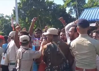 জুবিন গাৰ্গক মৃত্যুৰ মুখলৈ ঠেলি দিয়া ৫ অভিযুক্তৰ বিৰুদ্ধে ৰাইজৰ মনত ক্ষোভ, ঠায়ে ঠায়ে উত্তপ্ত পৰিস্থিতি