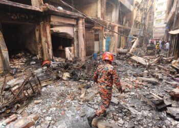 ঢাকাত বৃহৎ দুৰ্ঘটনা, ৰাসায়নিক গুদামত ভয়ংকৰ অগ্নিকাণ্ড, ১৬ জনৰ প্ৰাণহানি