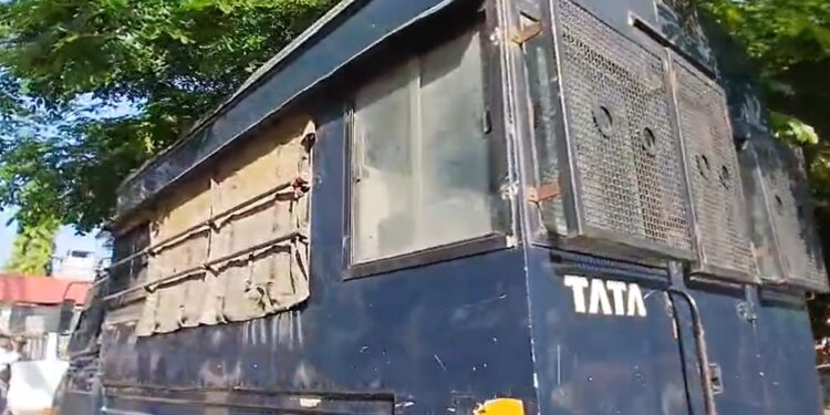 শেখৰ-অমৃতপ্ৰভাৰ জেল যাত্ৰা, এতিয়াও স্পষ্ট হোৱা নাই কোন জেলত ৰখা হ’ব দুয়োকে…