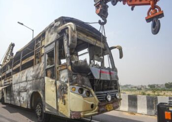 ৭০জন যাত্ৰী কঢ়িয়াই অনা ডাবল ডেকাৰ বাছত ভয়ংকৰ কাণ্ড, ২০ জনৰ প্ৰাণহানি