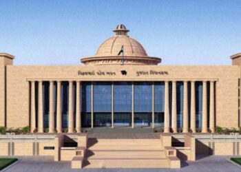 মুখ্যমন্ত্ৰীক বাদ দি গুজৰাটৰ আটাইকেইগৰাকী মন্ত্ৰীৰ সমূহীয়া পদত্যাগ