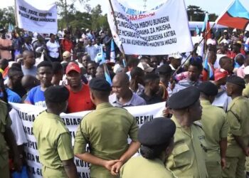 দ্বিতীয়বাৰৰ বাবে তাঞ্জানিয়াৰ ৰাষ্ট্ৰপতি ছামিয়া চুলুহু হাছান, নিৰ্বাচনী হিংসাৰ পিছত প্ৰায় ৭০০ লোকৰ প্ৰাণহানিৰ দাবী