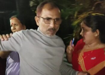 ভতিজীৰ সৈতে কুকৰ্ম কৰিলে খুৰাক নিৰঞ্জনে! CCTVত বন্দী সম্পূৰ্ণ দৃশ্য…