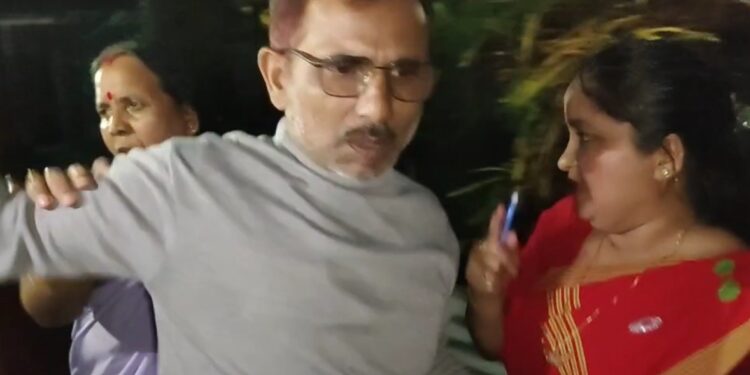 ভতিজীৰ সৈতে কুকৰ্ম কৰিলে খুৰাক নিৰঞ্জনে! CCTVত বন্দী সম্পূৰ্ণ দৃশ্য…