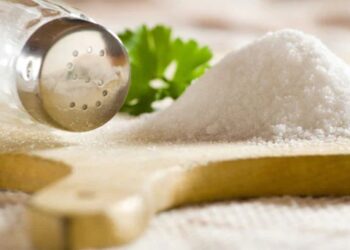 হৃদযন্ত্ৰৰ স্বাস্থ্য আৰু নিমখৰ সংযোগ কি? খাদ্যত নিমখ কমালে হৃদযন্ত্ৰ সুস্থ হৈ থাকিব নেকি?