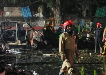 ৰক্তাক্ত দেশৰ ৰাজধানী, দাউদাউকৈ জ্বলি উঠিল বাহন, কঁপি উঠিল লালকিল্লা