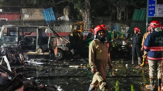 ৰক্তাক্ত দেশৰ ৰাজধানী, দাউদাউকৈ জ্বলি উঠিল বাহন, কঁপি উঠিল লালকিল্লা