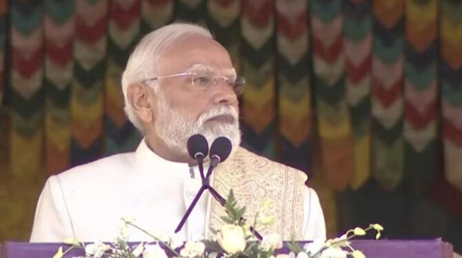 দিল্লী বিস্ফোৰণক লৈ প্ৰধানমন্ত্ৰী মোদীৰ প্ৰথম প্ৰতিক্ৰিয়া, তেওঁ কাক দিলে সকিয়নী?