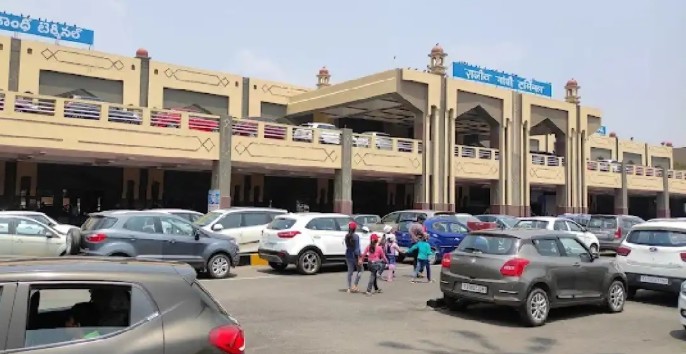 হায়দৰাবাদৰ বিমানবন্দৰত বোমাৰ ভাবুকি, নিৰাপত্তা সংস্থাৰ হাই এলাৰ্ট জাৰি