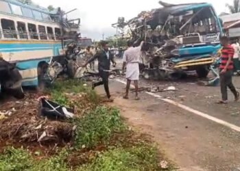 তামিলনাডুত ভয়ংকৰ বাছ দুৰ্ঘটনা, মুখামুখি সংঘৰ্ষত নিহত ৬ জন, ২৮ জনকৈ লোক আহত