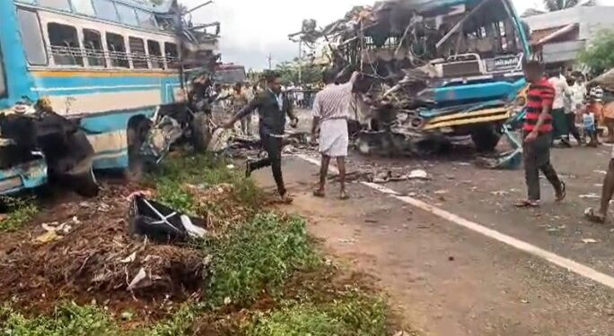 তামিলনাডুত ভয়ংকৰ বাছ দুৰ্ঘটনা, মুখামুখি সংঘৰ্ষত নিহত ৬ জন, ২৮ জনকৈ লোক আহত