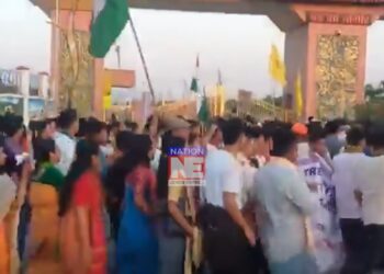 টেবুল-চকী ভাঙি লণ্ড-ভণ্ড প্ৰতিবাদী শিক্ষাৰ্থীৰ, নিয়ন্ত্ৰণৰ বাহিৰত কোকৰাঝাৰৰ পৰিস্থিতি