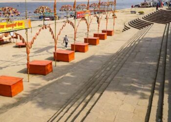 ত্ৰিবেণী সংগমৰ পাৰত বিস্ময়কৰ দৃশ্য, ৭১ বছৰৰ পাছত প্ৰথমবাৰৰ বাবে পণ্টুন দলং হ’ব গেৰুৱা