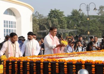ফুটপাথত ব্যৱসায় কৰিব নোৱাৰিব অচিনাকী লোকে! অচিনাকী লোকলৈ মুখ্যমন্ত্ৰীৰ সকীয়নি