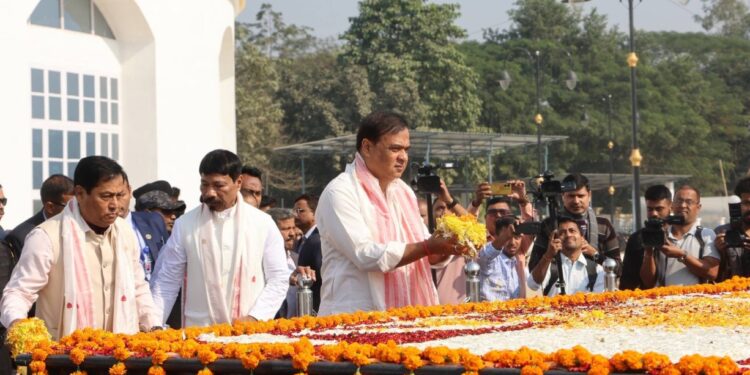 ফুটপাথত ব্যৱসায় কৰিব নোৱাৰিব অচিনাকী লোকে! অচিনাকী লোকলৈ মুখ্যমন্ত্ৰীৰ সকীয়নি