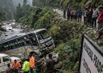 অৰুণাচল প্ৰদেশত ট্ৰাক বাগৰি পৰি ১৮ জন অসমীয়া শ্ৰমিকৰ প্ৰাণহানি,  বৰ্তমানেও নিৰুদ্দেশ ৩ জনকৈ লোক