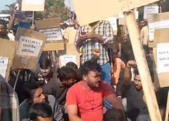 অগ্নিগৰ্ভা পশ্চিম কাৰ্বি আংলং! ভূমিপুত্ৰ কাৰ্বি আৰু বহিৰাগত সম্প্ৰদায়ৰ মাজত বিক্ষোভ, প্ৰাণ হেৰুৱালে আৰু ১জনে