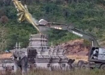 বেকহ’ লোডাৰ ব্যৱহাৰ কৰি ভগৱান বিষ্ণুৰ প্ৰতিমূৰ্তি ধ্বংস, ‘হিন্দু ভক্তৰ প্ৰতি অসন্মান…’