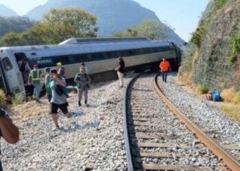 হঠাতে বাগৰিল শ শ যাত্ৰী কঢ়িয়াই নিয়া ৰে’ল, ভয়ংকৰ ৰে’ল দুৰ্ঘটনাত ১৩ জনৰ প্ৰাণহানি