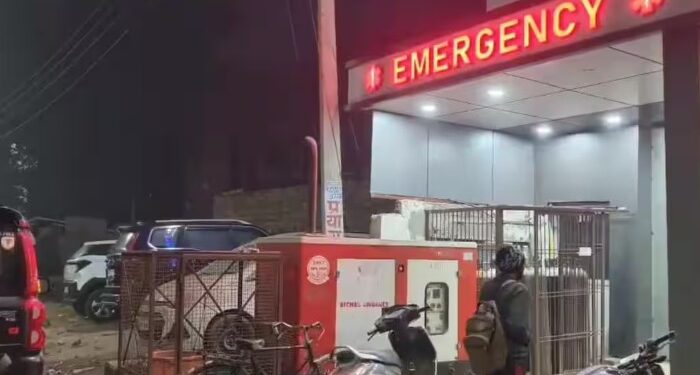 লিফ্ট দিয়াৰ চলেৰে চলন্ত বাহনত এগৰাকী মহিলাৰ সৈতে ভয়ংকৰ কাণ্ড, গুৰুতৰভাৱে আঘাতপ্ৰাপ্ত অৱস্থাত চিকিৎসাধীন মহিলাগৰাকী…