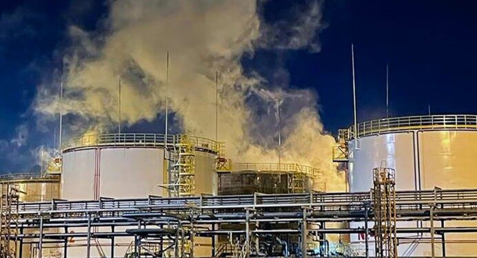 নৱবৰ্ষৰ পূৰ্বে ৰাছিয়াৰ তেল সংস্থাপনত ড্ৰোন নিক্ষেপ ইউক্ৰেইনৰ, ২টাকৈ বৃহৎ অগ্নিকাণ্ড সংঘটিত