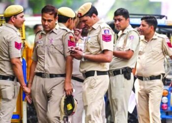 কৰ্তব্যৰত আৰক্ষীক দাঁতেৰে কামুৰিলে মহিলাই, চৰকাৰী কাম-কাজত বাধাৰ সৃষ্টি