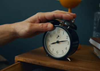 আপুনিও নিশা সঘনাই টোপনিৰ পৰা সাৰ পায় নেকি? জানক কিয় এনেকুৱা হয় আৰু কেতিয়া চিকিৎসকৰ ওচৰলৈ যোৱাৰ প্ৰয়োজন…