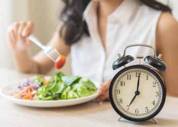 নোখোৱাকৈ থাকিলে মগজুৱে সঠিকভাৱে কাম কৰে নেকি? মানসিক স্বাস্থ্যৰ ওপৰত উপবাসৰ প্ৰভাৱ কি?