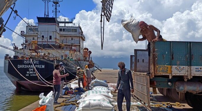 ভাৰতৰ বাসমতী চাউল ৰপ্তানিত গভীৰ সংকট! আমেৰিকা, ইজৰাইল-ইৰাণৰ যুদ্ধই বন্ধ কৰি দিলে বন্দৰ আব্বাছ পোৰ্ট