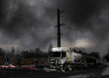 ইৰাণত ক’লা বৰষুণৰ সতৰ্কবাণী! প্ৰতি টোপাল বৰষুণে ক্ষতি কৰিব পাৰে মানৱ শৰীৰত…