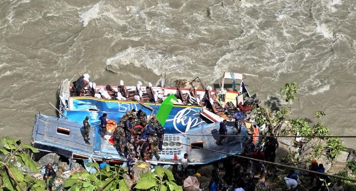 নেপালত ভাৰতীয় তীৰ্থযাত্ৰীৰে ভয়ংকৰ ঘটনা, ৭ গৰাকীকৈ লোকৰ প্ৰাণহানি