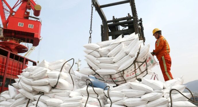 মধ্যপ্ৰাচ্যৰ যুদ্ধৰ সম্পূৰ্ণ সুবিধা লৈছে চীনে! সমগ্ৰ বিশ্বক প্ৰতাৰণা কৰি এই বিশেষ সামগ্ৰীত নিষেধাজ্ঞা আৰোপ চীনৰ