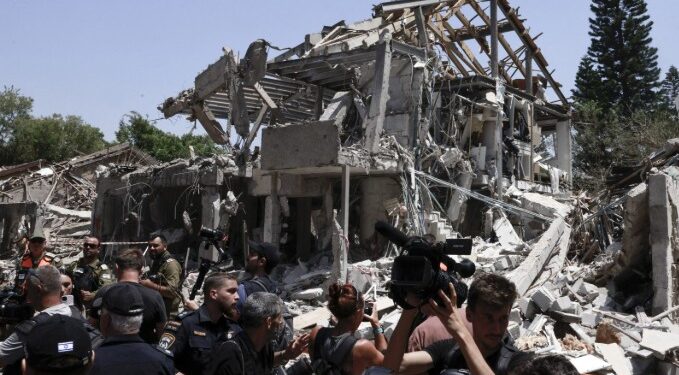 আমেৰিকা-ইজৰাইলৰ ওপৰত ক্ষুব্ধ তেহৰাণ, ইৰাণত বৰ্তমানলৈকে ২০০০ৰো অধিক লোকৰ প্ৰাণহানি