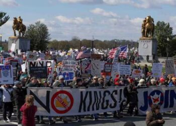 ‘নো কিংছ’ আন্দোলনৰে কঁপি উঠিল আমেৰিকা! ইৰাণৰ সৈতে যুদ্ধৰ বাবে খঙত গৰজিল জনতা, শাসনভাৰ হেৰুৱাব নেকি ট্ৰাম্পে?