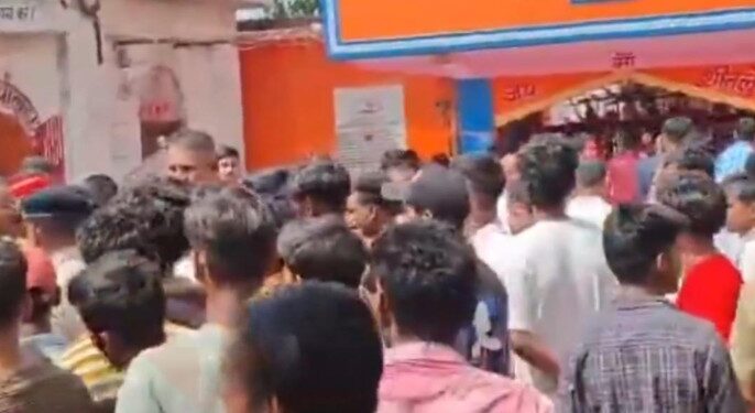 ৰাষ্ট্ৰপতিৰ কাৰ্যসূচীৰ সময়ত শীতলা মন্দিৰত ডাঙৰ দুৰ্ঘটনা, ৮ জনৰ প্ৰাণহানি