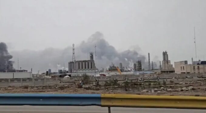 ইজৰাইলৰ তৈলক্ষেত্ৰ কমপ্লেক্সত আক্ৰমণ ইৰাণৰ; শ্বুৱাইখ তৈলক্ষেত্ৰত ভয়ংকৰ অ*গ্নি