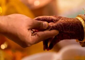 এগৰাকী বিবাহিত মহিলাৰ সৈতে চুবুৰীয়াৰ প্ৰেম, ভাতৃৰ সৈতে লগ হৈ ভয়ানক পৰিকল্পনা…